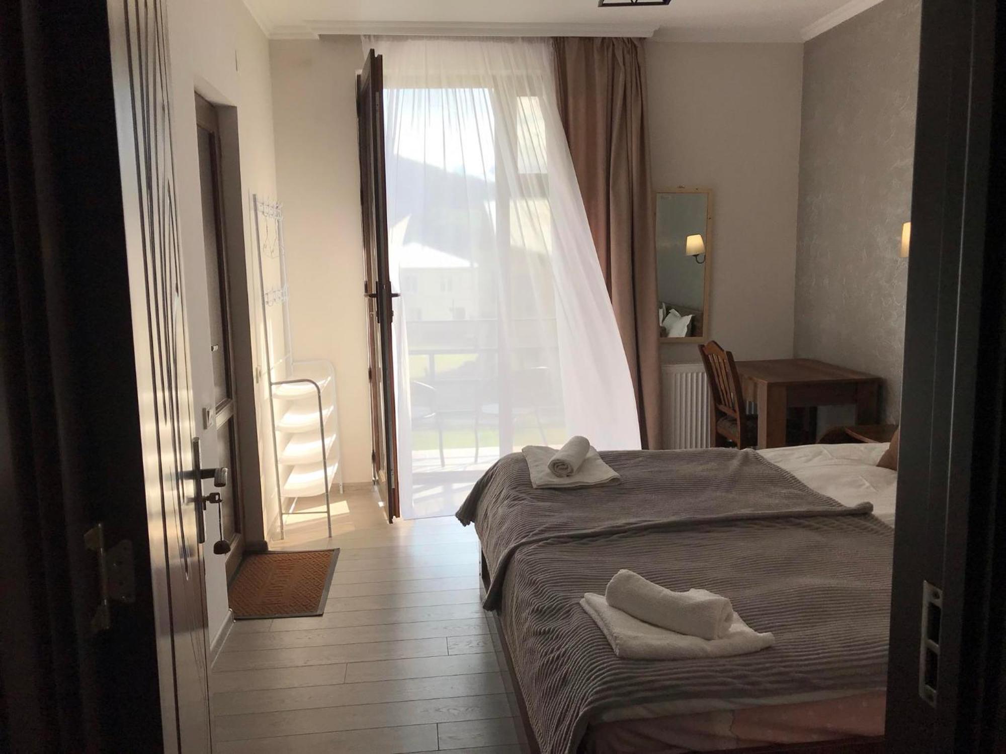 Ninama Mestia Quarto foto